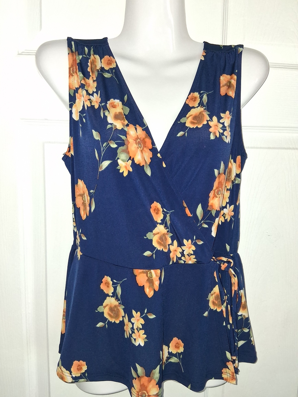 West K Laura Sleeveless Surplice Knit Blouse Navy Floral Multi Size Small